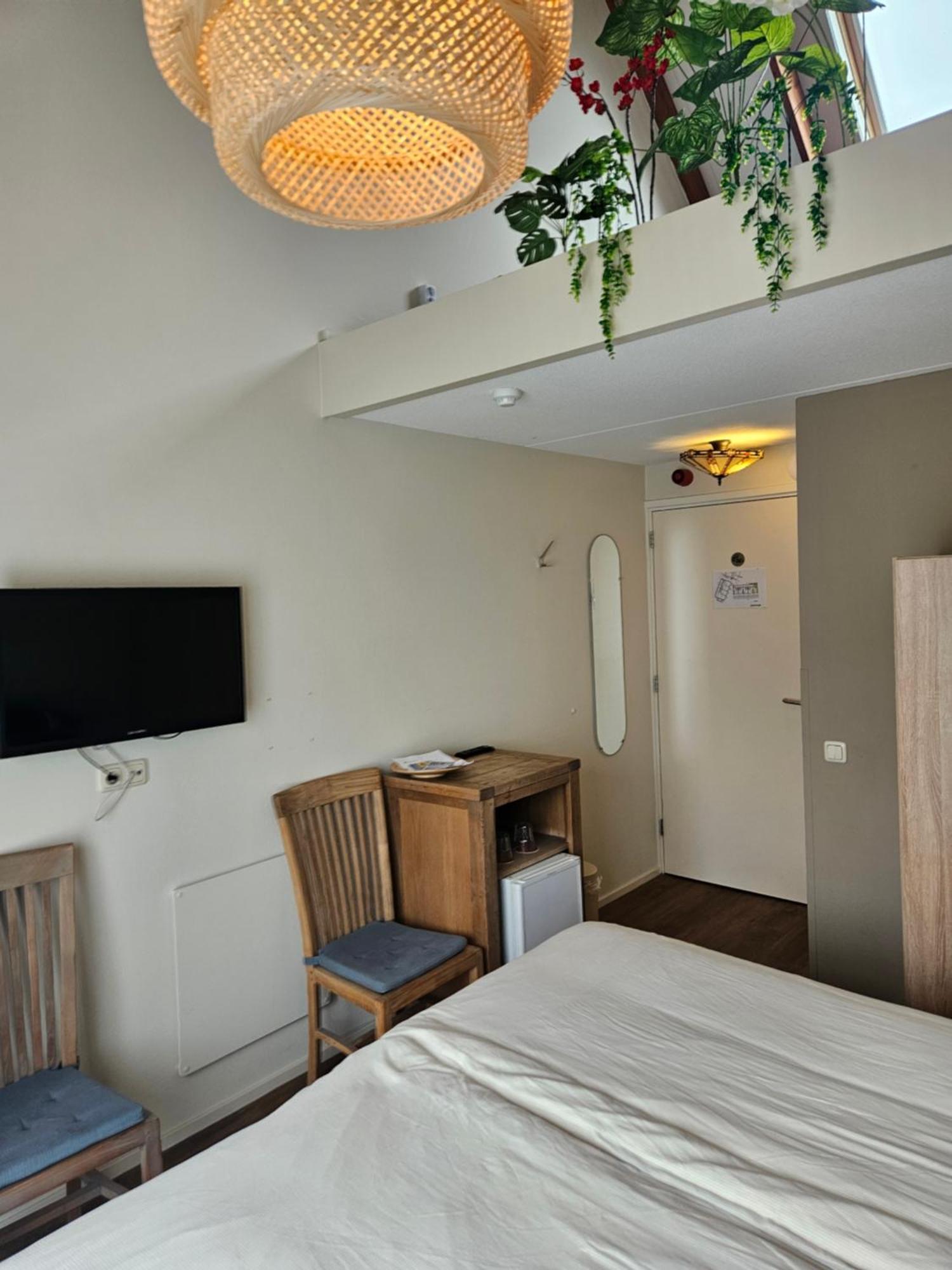 Hotel Dolores Ameland Hollum  Exteriör bild