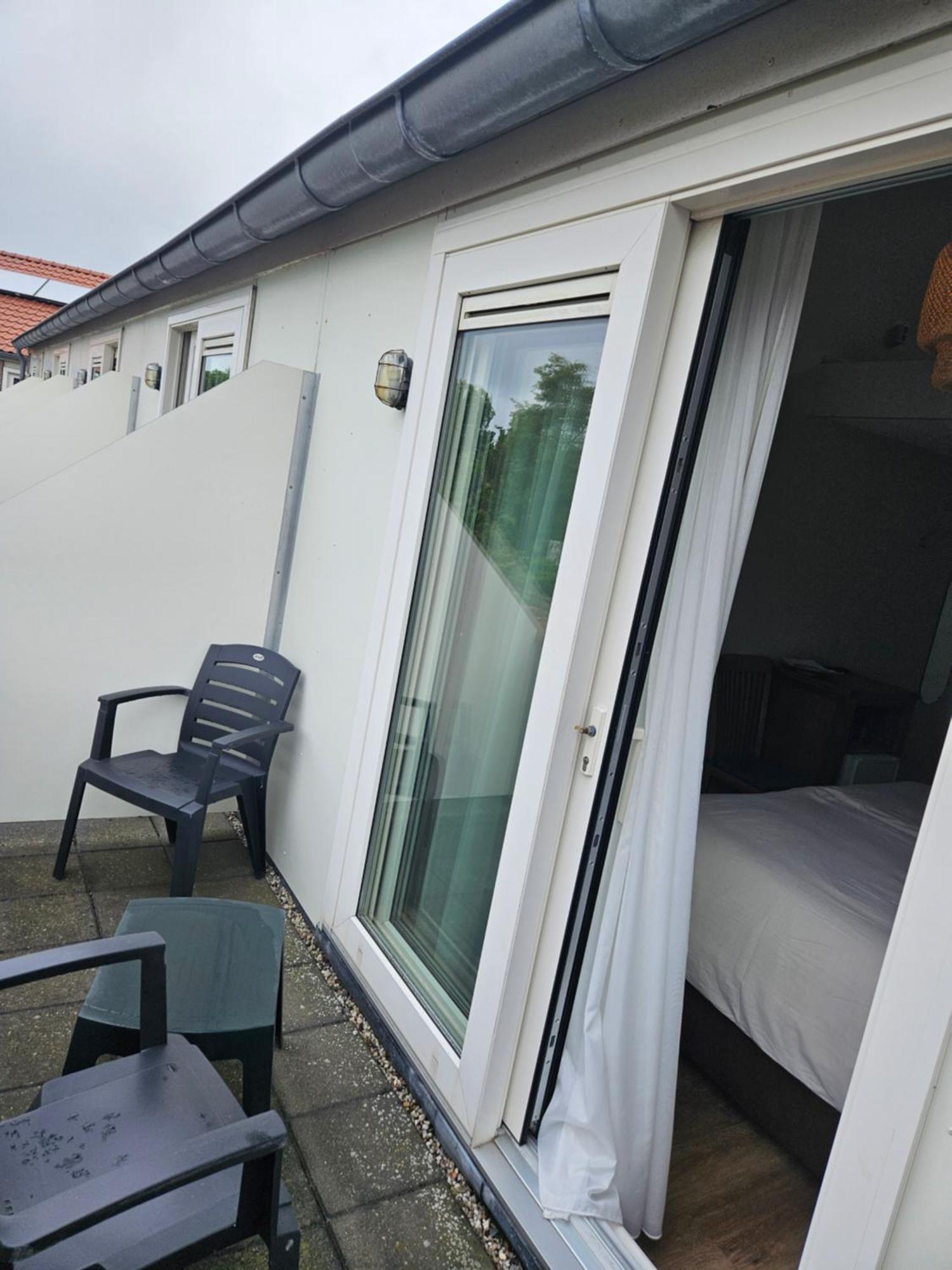 Hotel Dolores Ameland Hollum  Exteriör bild